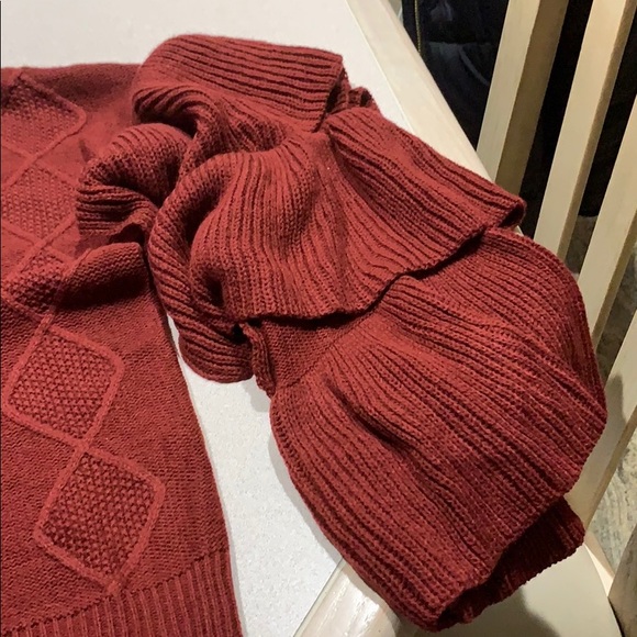 Brand new Elan tiered maroon sweater size medium - Picture 2 of 4